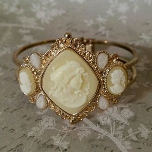 Palm Beach Jewelry Vintage Style Cameo Bracelet